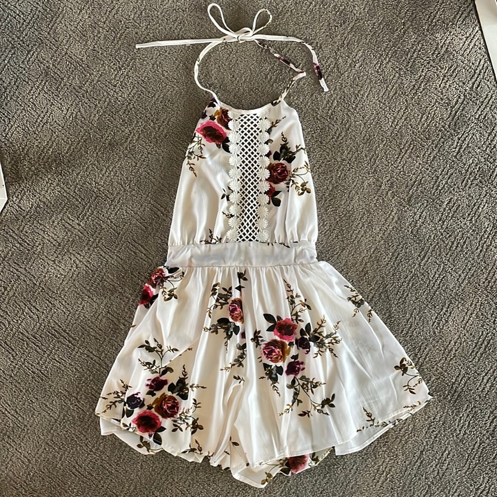 Women’s floral print romper size medium